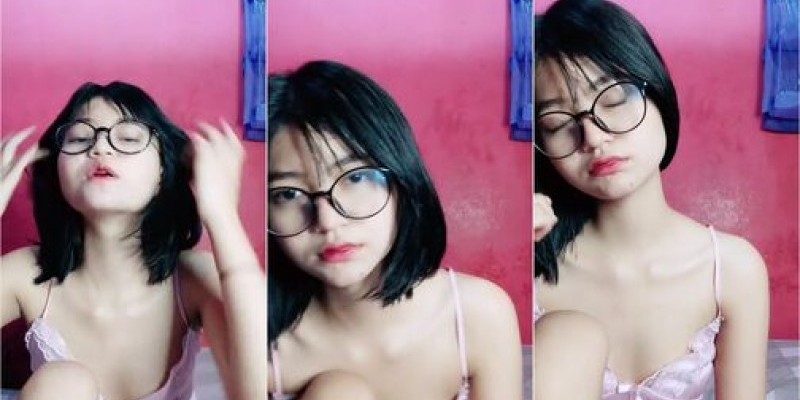 Bokep Tocil Cantik Kacamata Liveshow - Indo Bokep